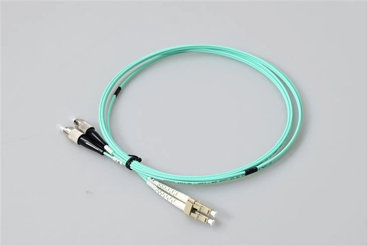 LC UPC rau FC UPC OM3 Multimode Duplex Patch Cable - G657A1 Khoov Insensitive, 10mm Min. Khoov Radius, 2.0mm LSZH