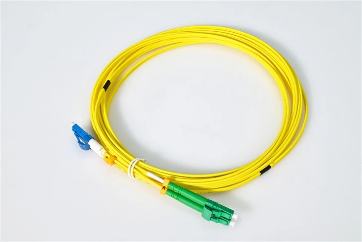 LC UPC rau LC APC Hybrid Ib Hom Patch Cable nrog G657A1 Khoov-Insensitive Fiber