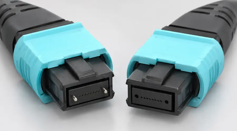Male and female MPO connectors showing alignment pins and unpinned interface Male and female MPO connectors showing alignment pins and unpinned interface
