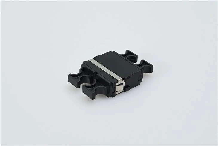 MTP®/MPO-8/12/24 Dub Fiber Optic Adapter/Coupler Nrog Flange, Ntsiab Rau Hauv